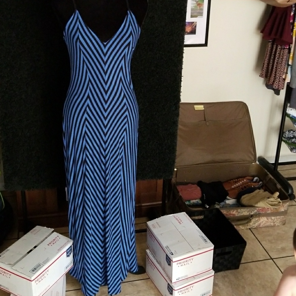 Black and blue maxi dress🔷◼️